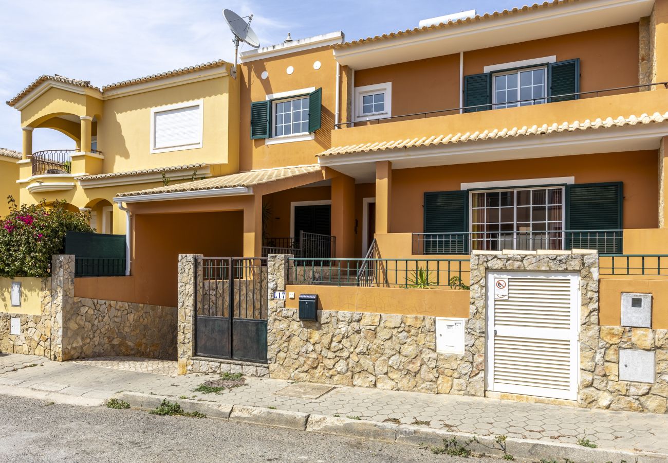 Casa geminada em Odiáxere - Casa da Torre by Seewest