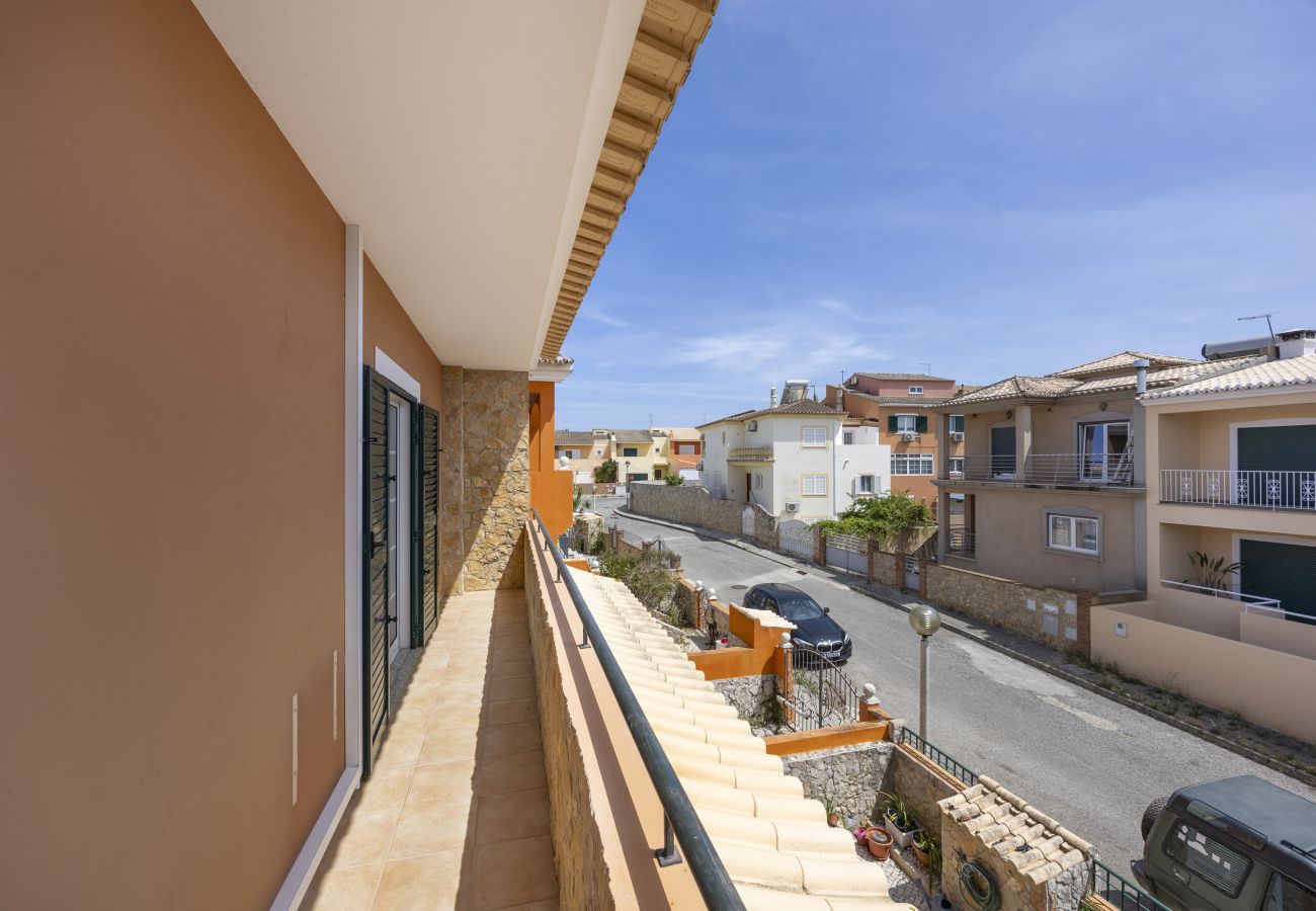 Townhouse in Odiáxere - Casa da Torre by Seewest